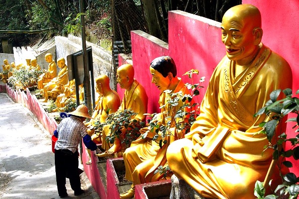 Ten Thousand Buddhas Monastery (Man Fat Sze)