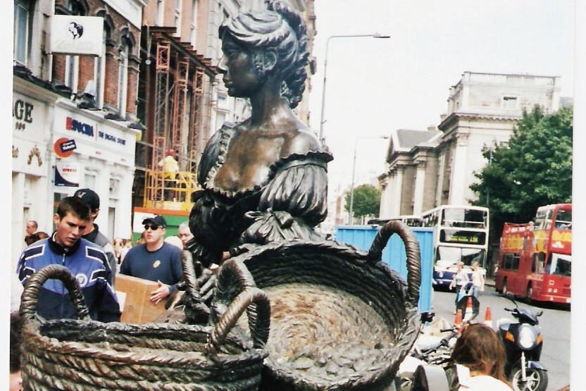 Molly Malone Statue