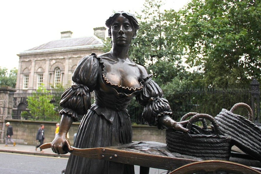 Molly Malone Statue